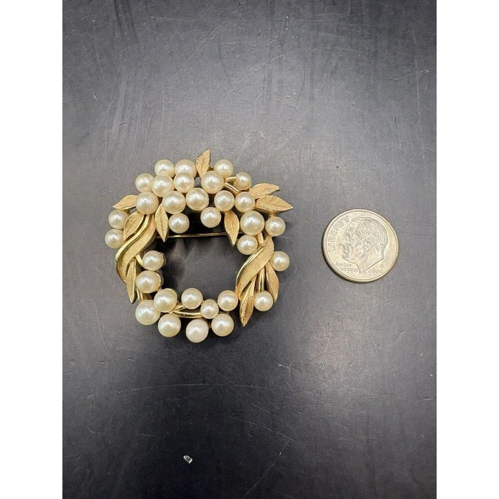 VTG Crown Trifari Faux Pearl Berry Cluster Leaf Branch Wreath Gold Tone Brooch